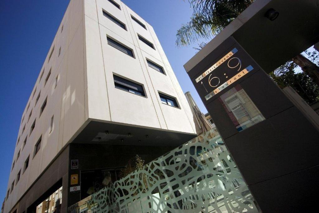 Apartamentos 16:9 Suites Almería Extérieur photo